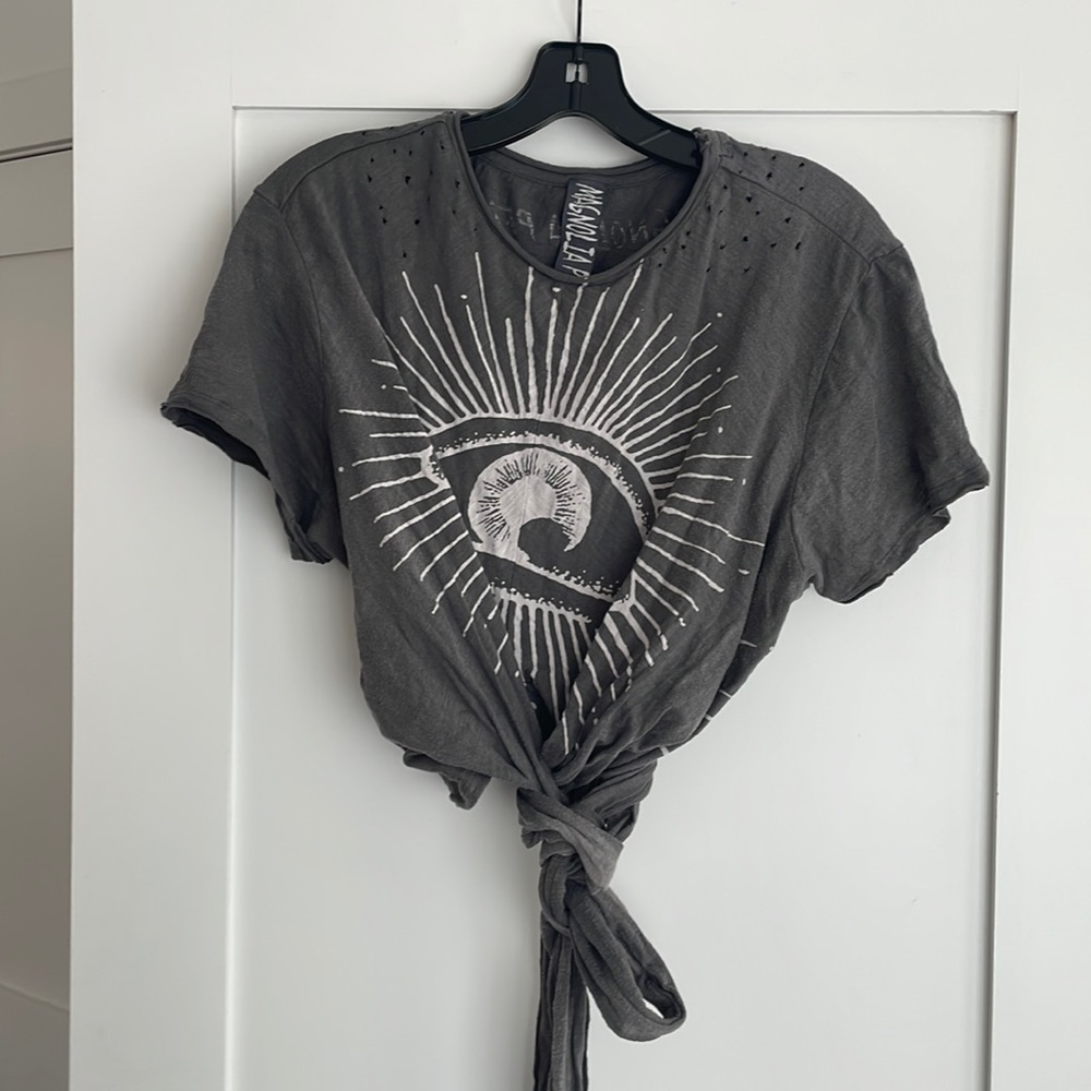Magnolia Pearl Printed, cropped T-shirt with ties! Great condition.